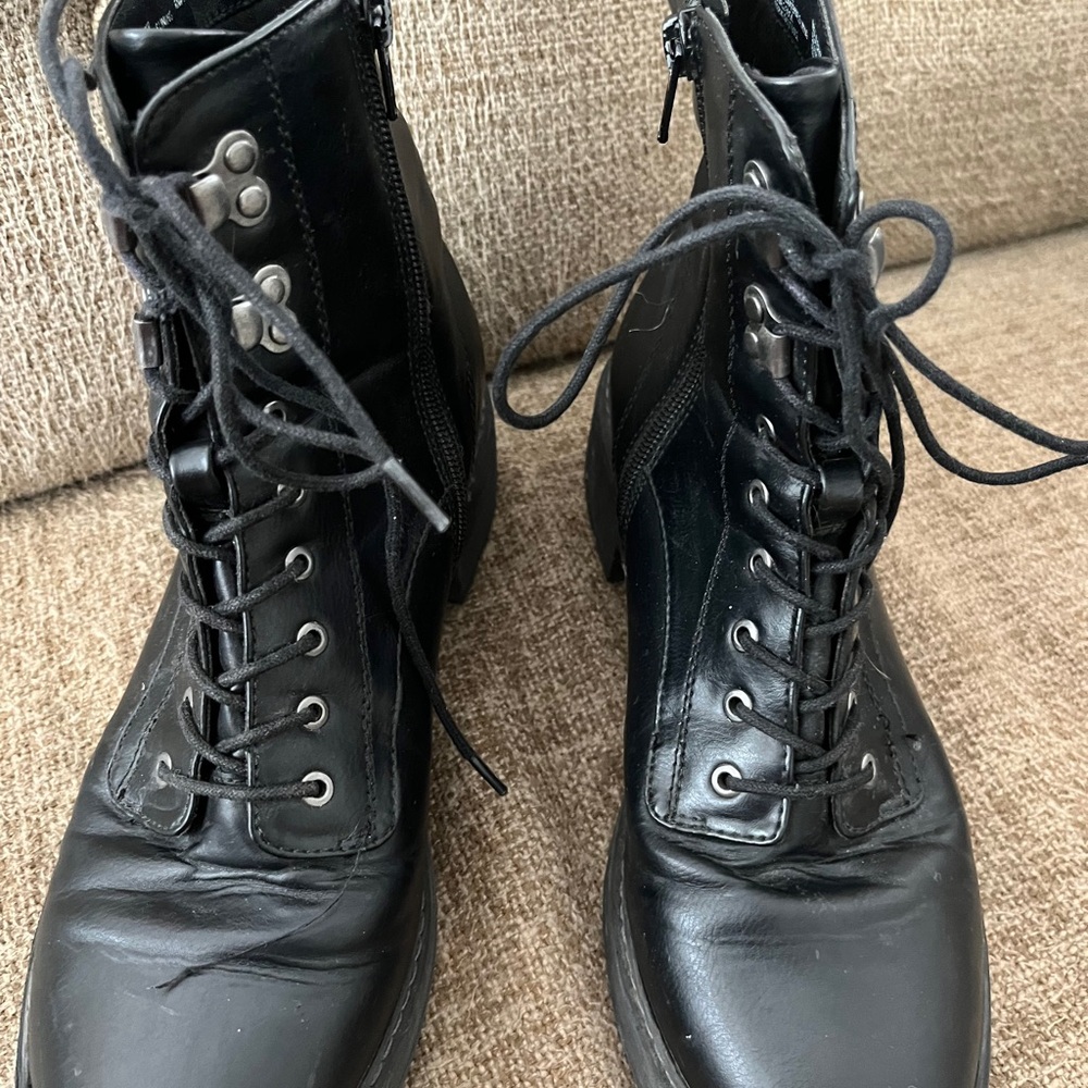 Black High-Top Combat Boots Lace-Up Design, 8.5